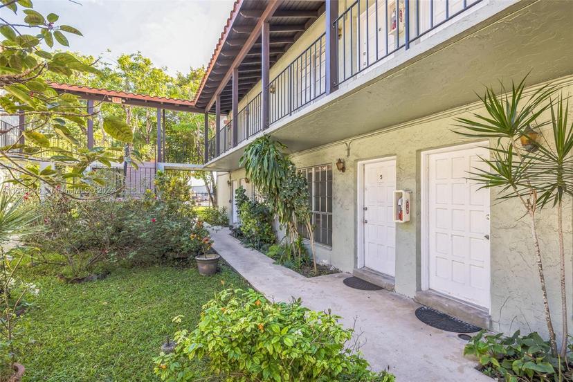 Picture of 10776 N Kendall Dr # F5, Miami FL 33176