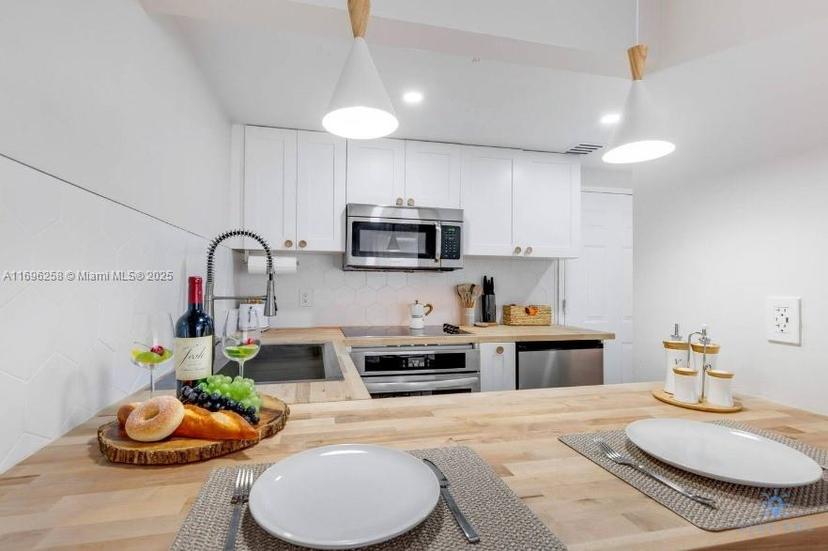 Picture of 7326 Collins Ave # 201, Miami Beach FL 33141