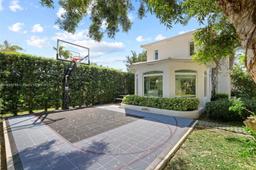 Picture of 4490 Royal Palm Ave, Miami Beach, FL 33140