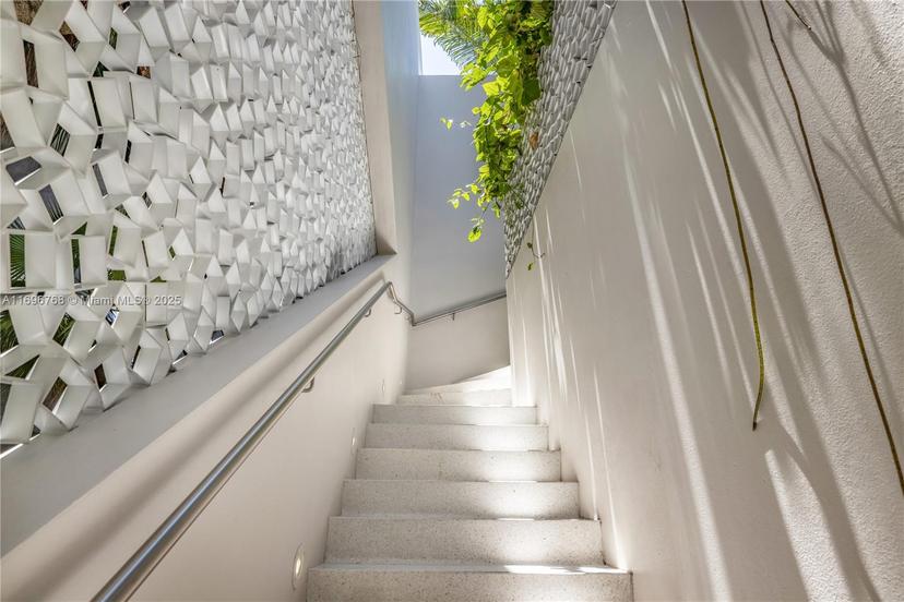 Picture of 1665 Alton Rd # 1, Miami Beach FL 33139