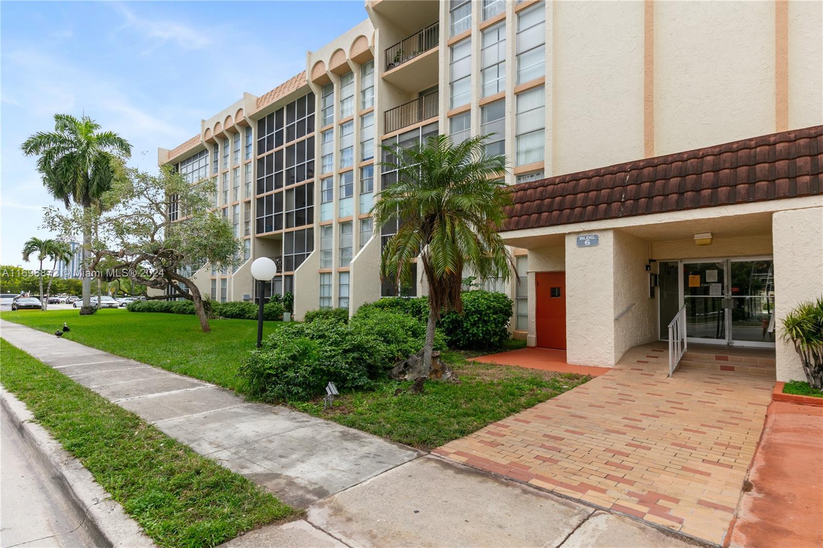 Picture of 2000 Atlantic Shores Blvd # 502, Hallandale Beach, FL 33009