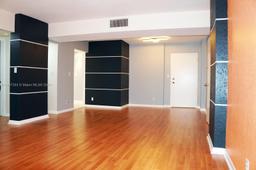 Picture of 1900 Diana Dr # 3E, Hallandale Beach, FL 33009
