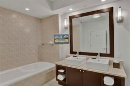 Picture of 5300 NW 87Th Ave # 807, Doral, FL 33178