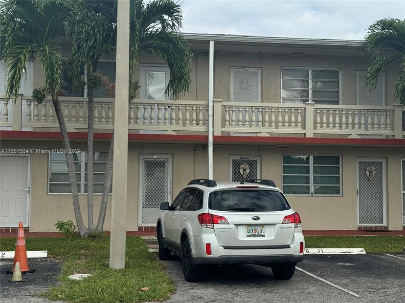 Picture of 20320 NE 2Nd Ave # 12, Miami Gardens FL 33179
