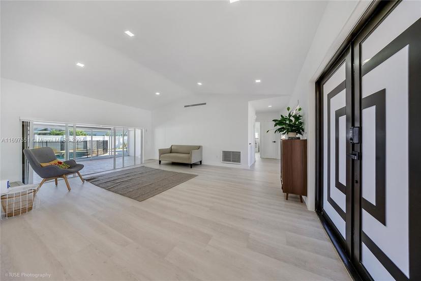 Picture of 21405 NE 19Th Ct, Miami FL 33179