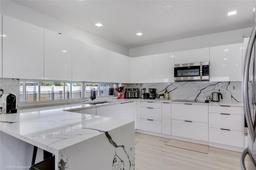Picture of 21405 NE 19Th Ct, Miami, FL 33179