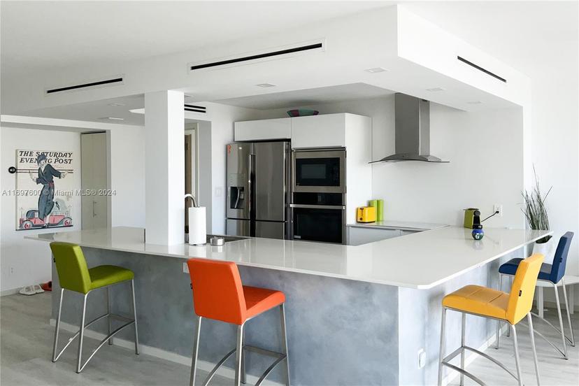 Picture of 800 Parkview Dr # 708, Hallandale Beach FL 33009