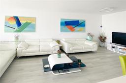 Picture of 800 Parkview Dr # 708, Hallandale Beach, FL 33009