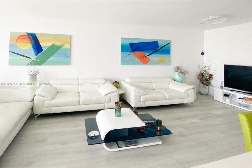 Picture of 800 Parkview Dr # 708, Hallandale Beach FL 33009