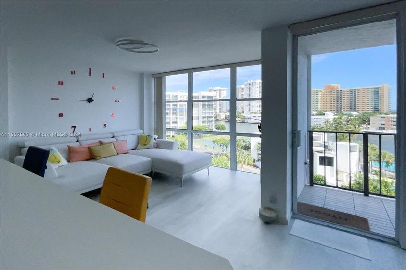 Picture of 800 Parkview Dr # 708, Hallandale Beach FL 33009