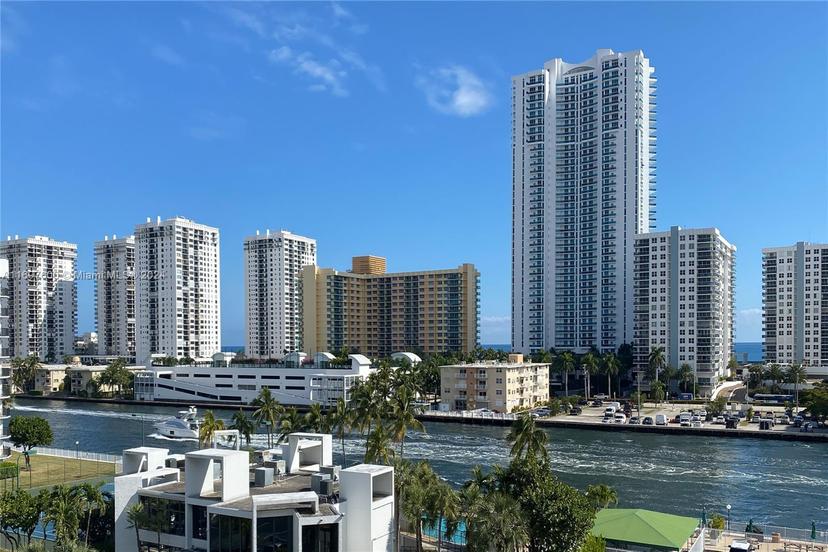 Picture of 800 Parkview Dr # 708, Hallandale Beach FL 33009