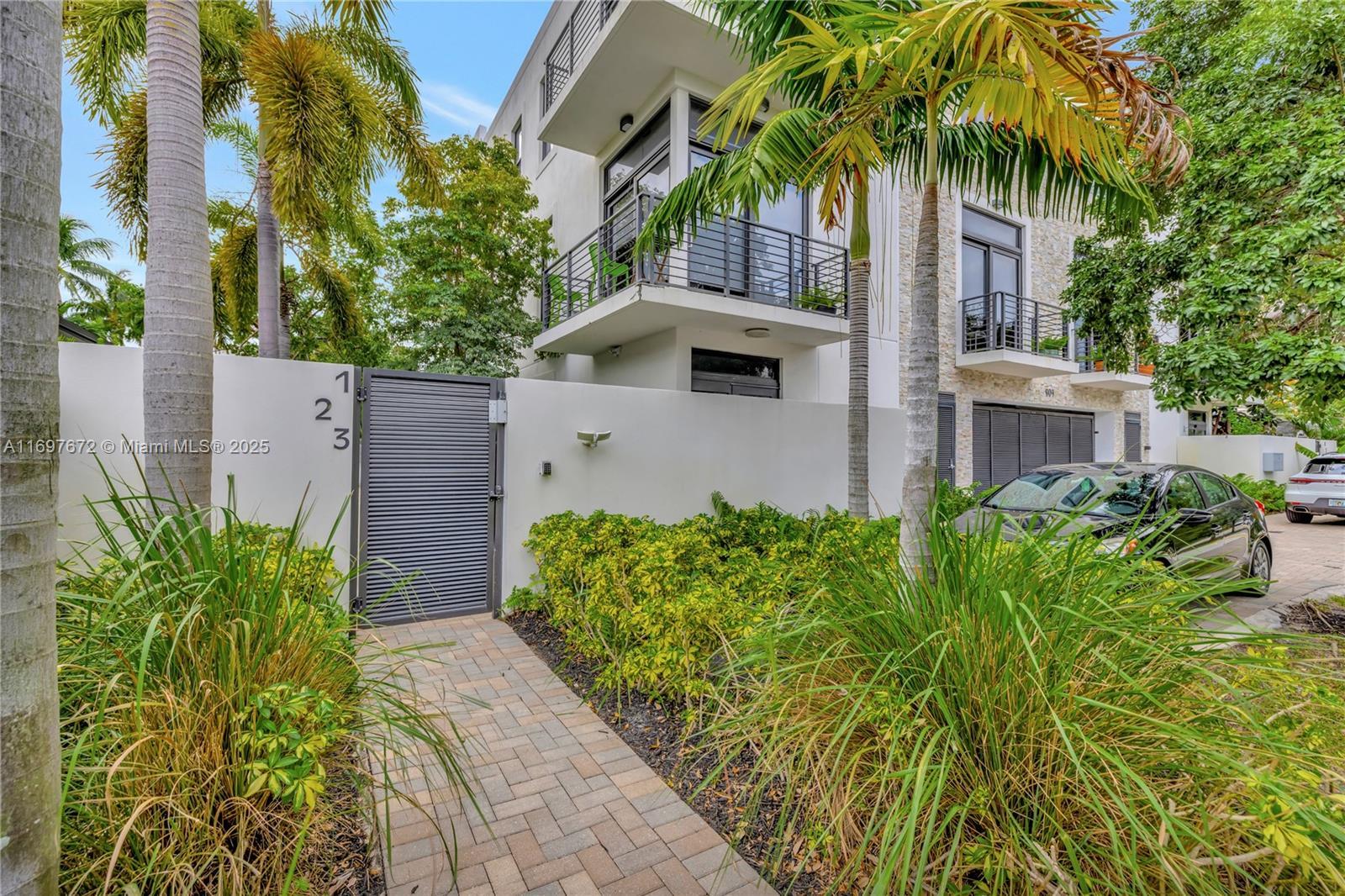 Picture of 909 NE 16Th Ter # 2, Fort Lauderdale, FL 33304