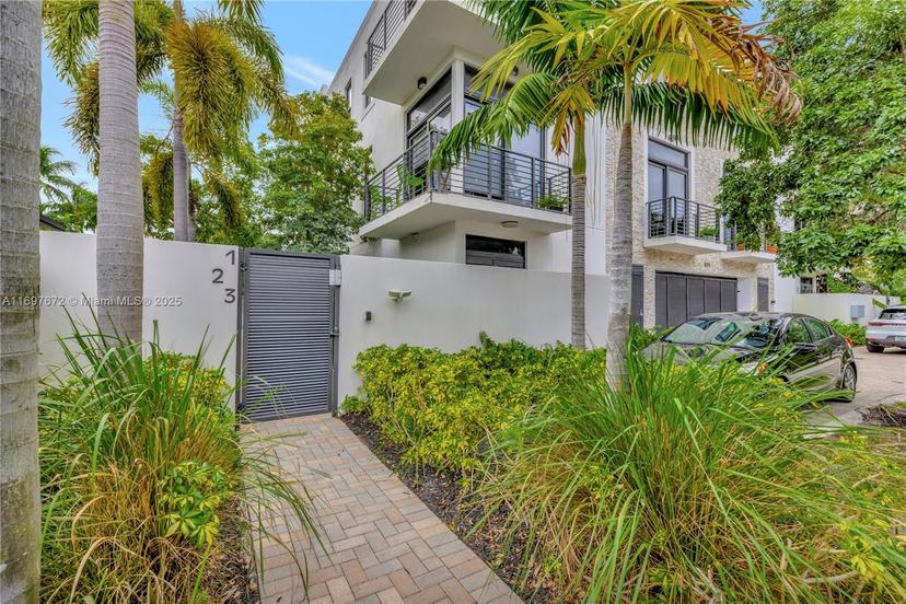 Picture of 909 NE 16Th Ter # 2, Fort Lauderdale FL 33304
