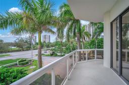Picture of 20185 E Country Club Dr # 206, Aventura, FL 33180