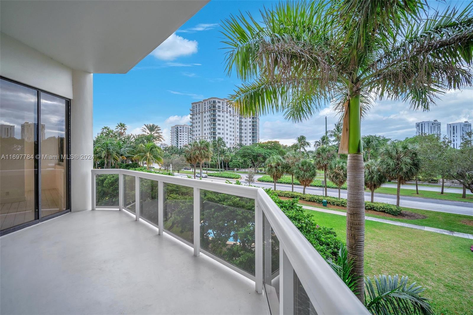 Picture of 20185 E Country Club Dr # 206, Aventura, FL 33180