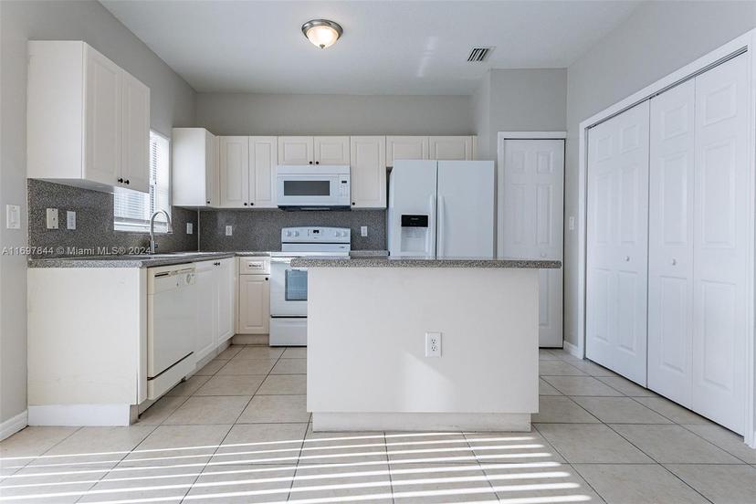 Picture of 2972 SE 15Th Ter # 1, Homestead FL 33035