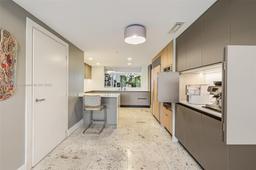 Picture of 2627 S Bayshore Dr # 504, Miami, FL 33133