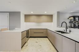 Picture of 2627 S Bayshore Dr # 504, Miami, FL 33133