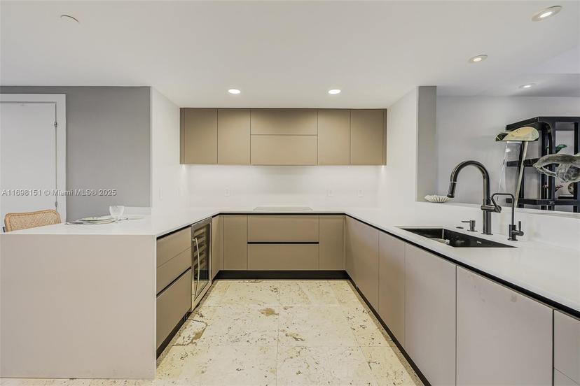 Picture of 2627 S Bayshore Dr # 504, Miami FL 33133