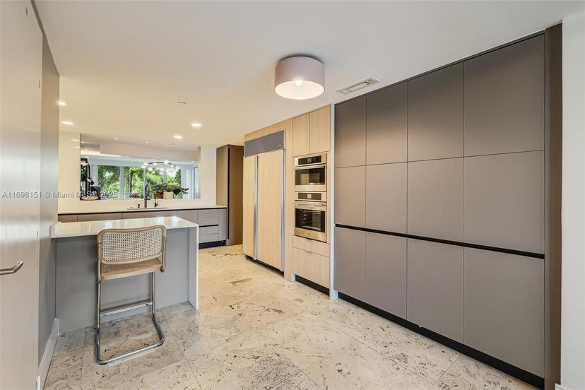 Picture of 2627 S Bayshore Dr # 504, Miami FL 33133
