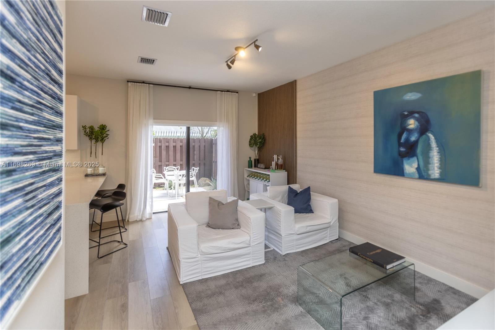 Picture of 979 NE 211Th St # 979, Miami, FL 33179