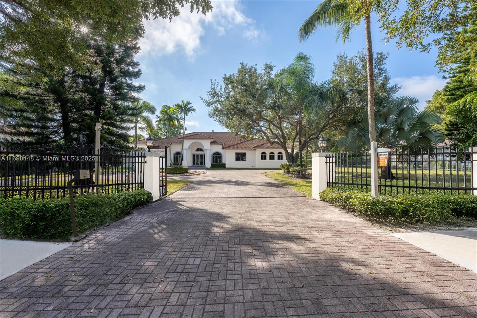 Picture of 7260 SW 100Th St, Pinecrest, FL 33156