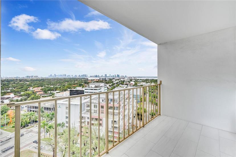 Picture of 4101 Pine Tree Dr # 1702, Miami Beach FL 33140