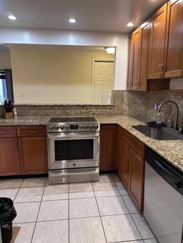 Picture of 4400 Hillcrest Dr # 114B, Hollywood, FL 33021