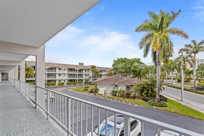 Picture of 501 Blue Heron Dr # A, Hallandale Beach FL 33009