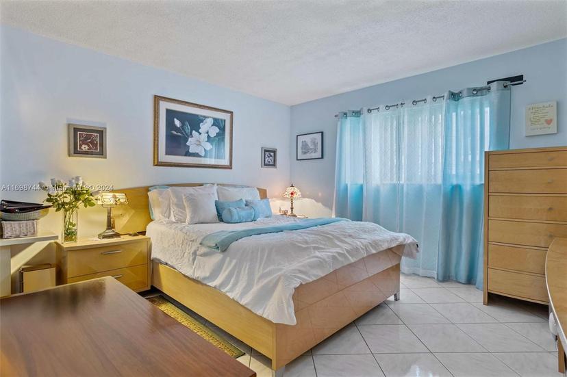 Picture of 501 Blue Heron Dr # A, Hallandale Beach FL 33009
