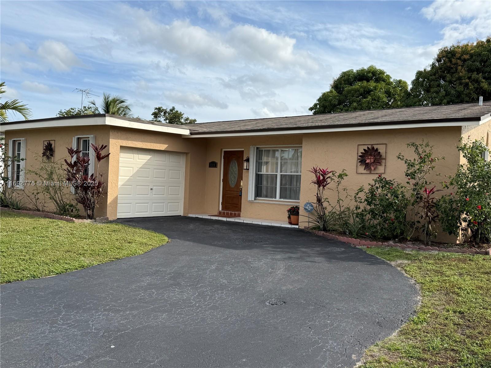 Picture of 8510 NW 3Rd St, Pembroke Pines, FL 33024