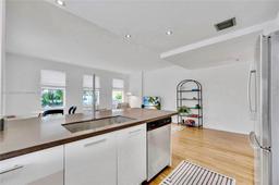 Picture of 802 Euclid Ave # 302, Miami Beach, FL 33139