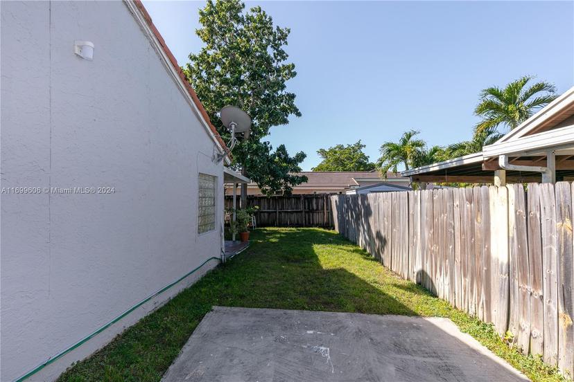 Picture of 19662 NW 62Nd Ct, Hialeah FL 33015