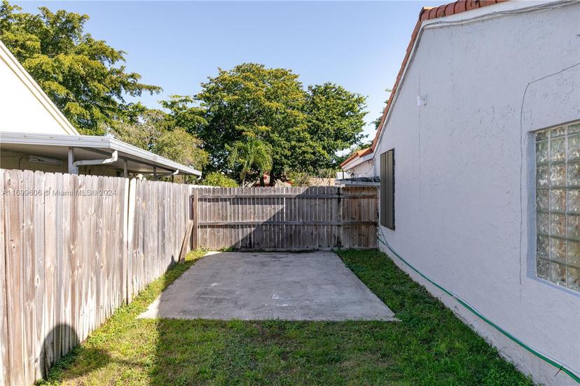 Picture of 19662 NW 62Nd Ct, Hialeah FL 33015