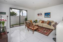 Picture of 476 NE 194Th Ter # 476, Miami, FL 33179
