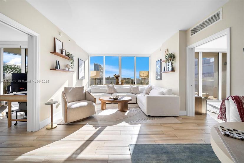 Picture of 2155 Washington Ct # 503, Miami Beach FL 33139