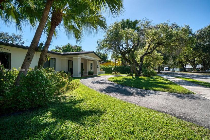 Picture of 9801 SW 73Rd Ct, Pinecrest FL 33156