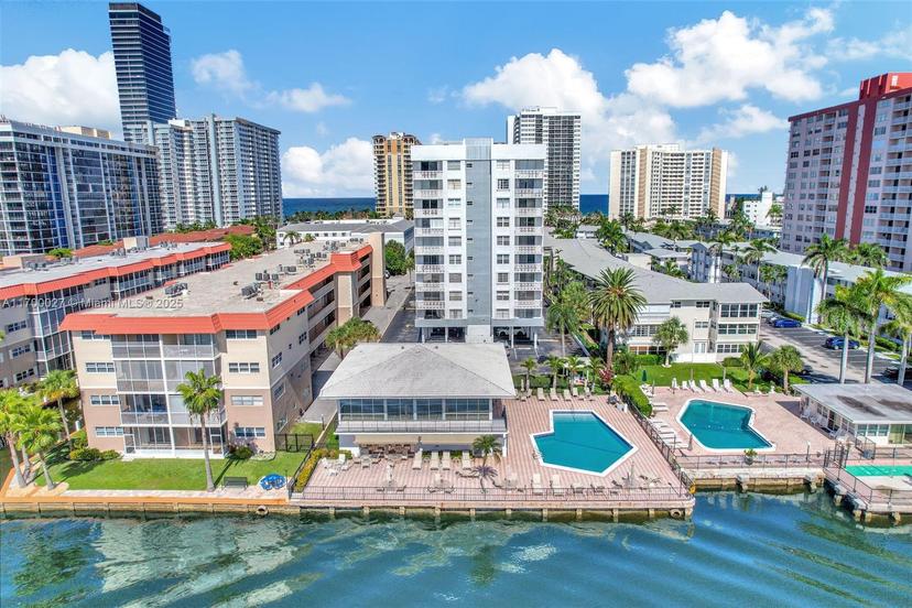 Picture of 3113 S Ocean Dr # 303, Hallandale Beach FL 33009
