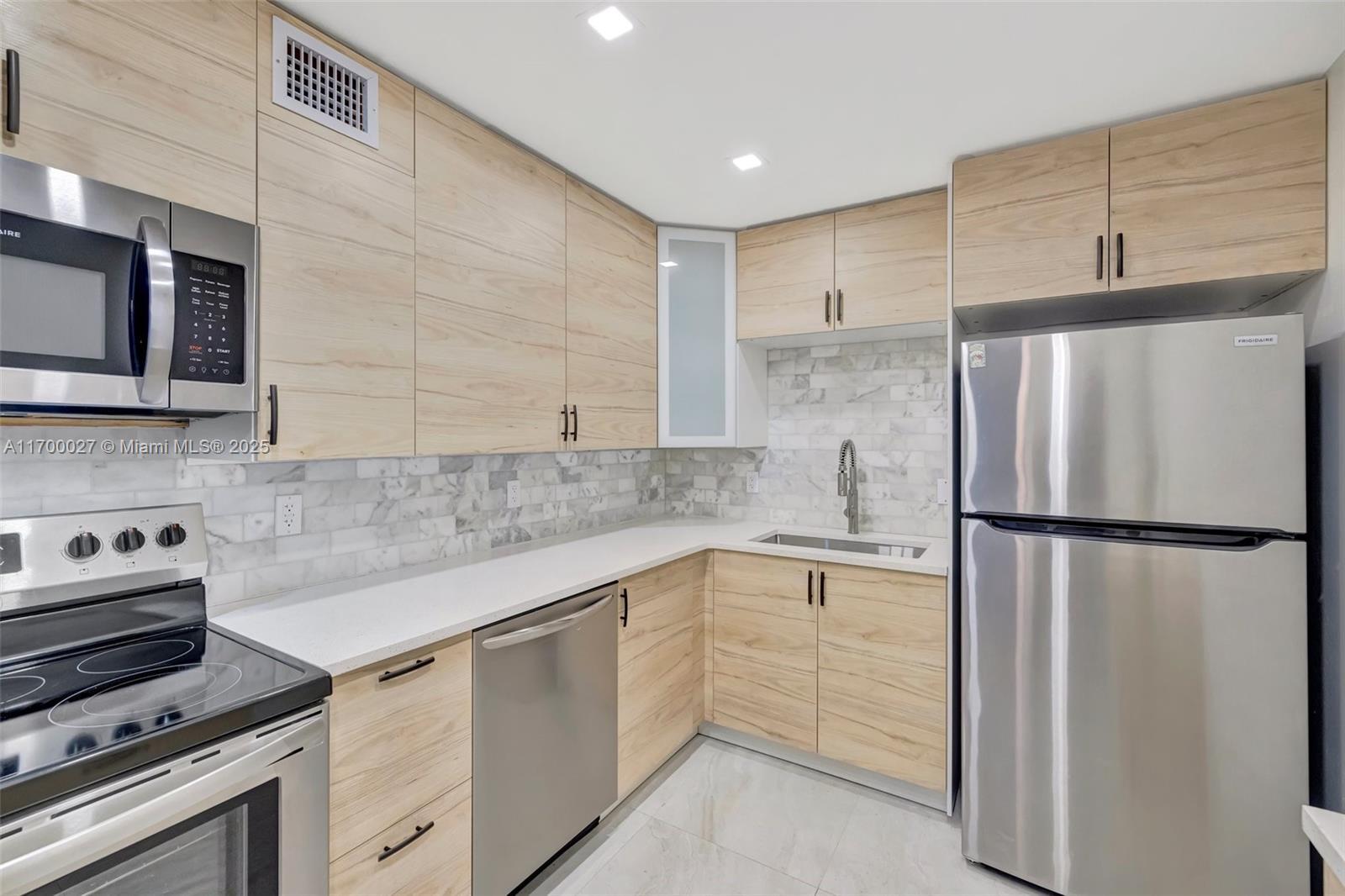 Picture of 3113 S Ocean Dr # 303, Hallandale Beach, FL 33009
