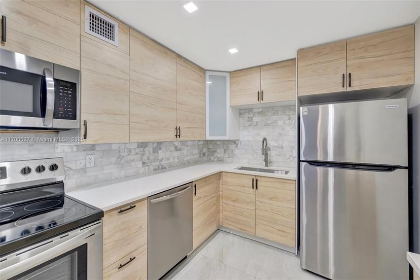 Picture of 3113 S Ocean Dr # 303, Hallandale Beach FL 33009
