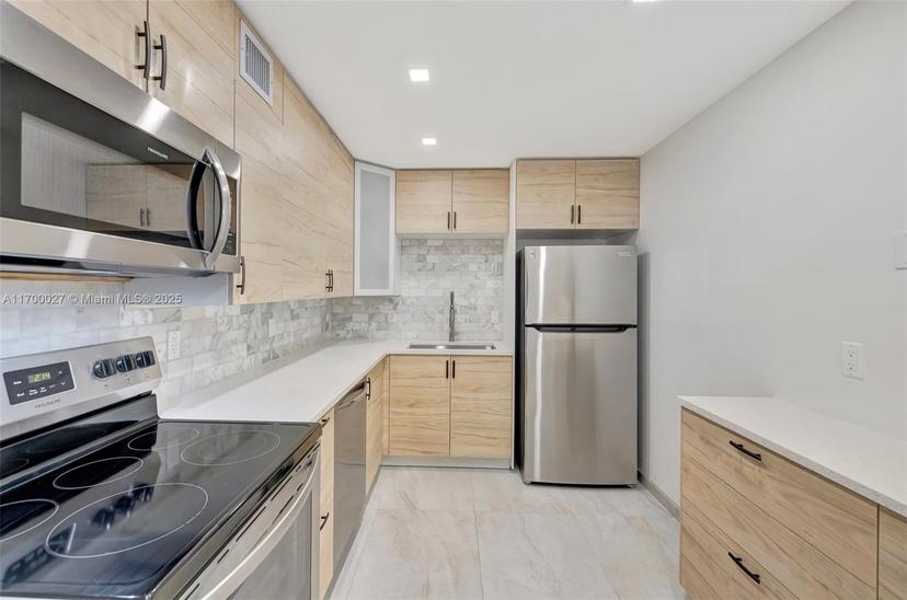 Picture of 3113 S Ocean Dr # 303, Hallandale Beach FL 33009