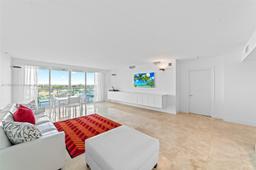 Picture of 20201 E Country Club Dr # 706, Aventura, FL 33180