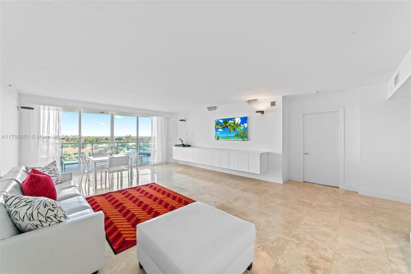 Picture of 20201 E Country Club Dr # 706, Aventura FL 33180