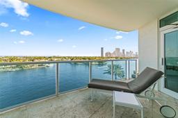 Picture of 20201 E Country Club Dr # 706, Aventura, FL 33180