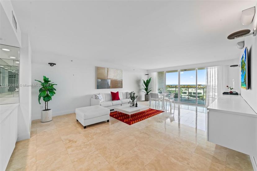 Picture of 20201 E Country Club Dr # 706, Aventura FL 33180