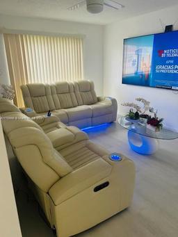 Picture of 5236 NE 6Th Ave # G25, Oakland Park, FL 33334