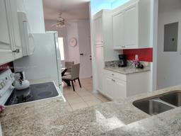 Picture of 7725 Yardley Dr Bldg B # 305, Tamarac, FL 33321