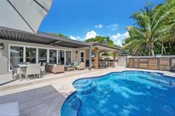 Picture of 5320 Sunset Dr, Miami, FL 33143