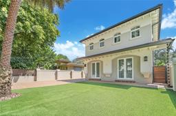 Picture of 5320 Sunset Dr, Miami, FL 33143