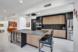 Picture of 20281 E Country Club Dr # 307, Aventura, FL 33180